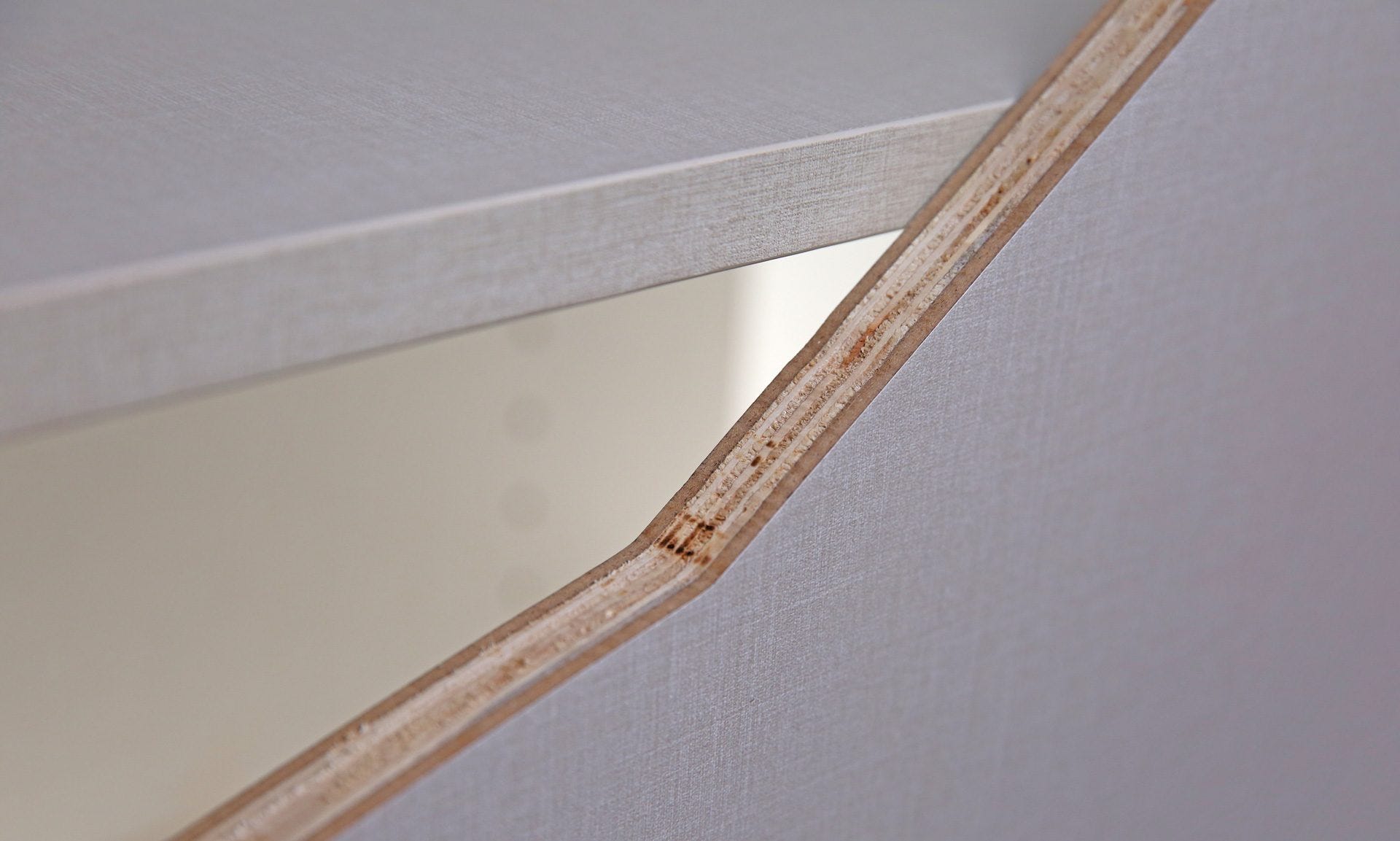 closeup-frameless-alpine-cross-section-1